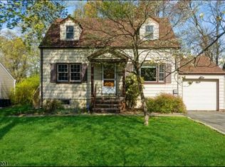 10 Montgomery Way, Livingston, NJ 08050