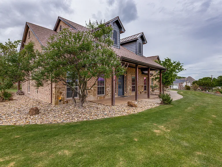 5584 Justine Pl — Photo 3