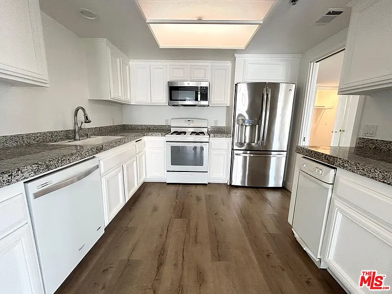 11734 Montana Ave #409 — Photo 4
