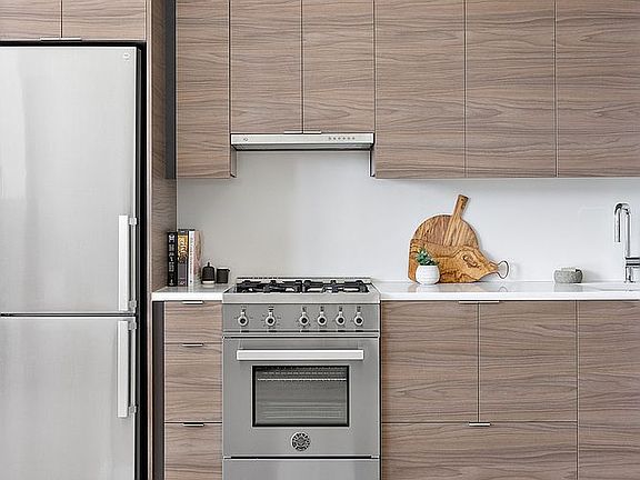 3rd image of 555 38th St APT 2915