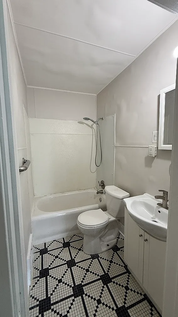 4 bed, $1,400 — Photo 3