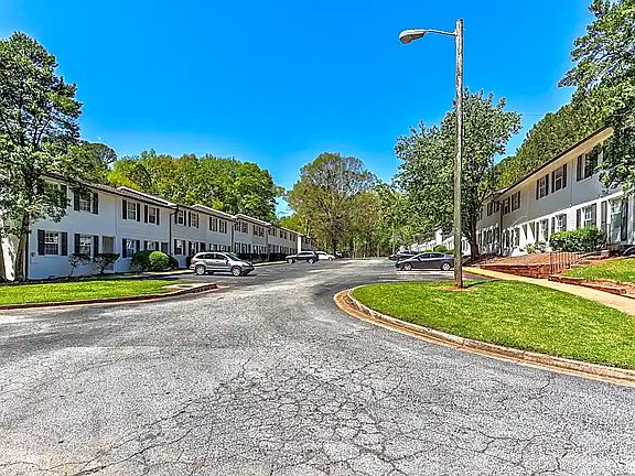 3rd image of 3496 Creekview Pl
