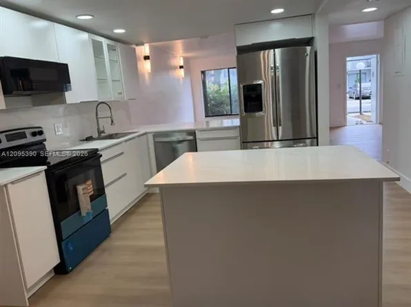639 N University Dr #Townhouse 17, Fort Lauderdale, FL 33324