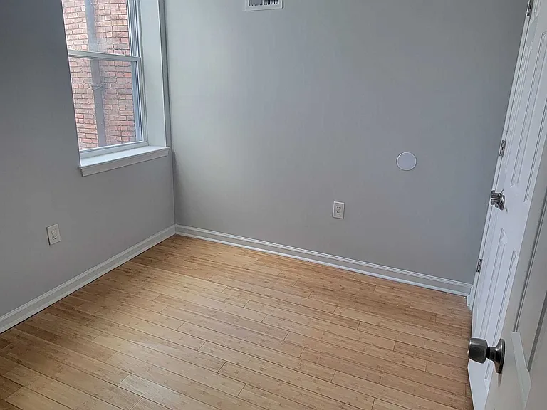 1629 N Fulton Ave — Photo 12