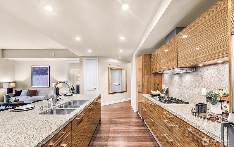 4th image of 1920 4th Avenue #2605