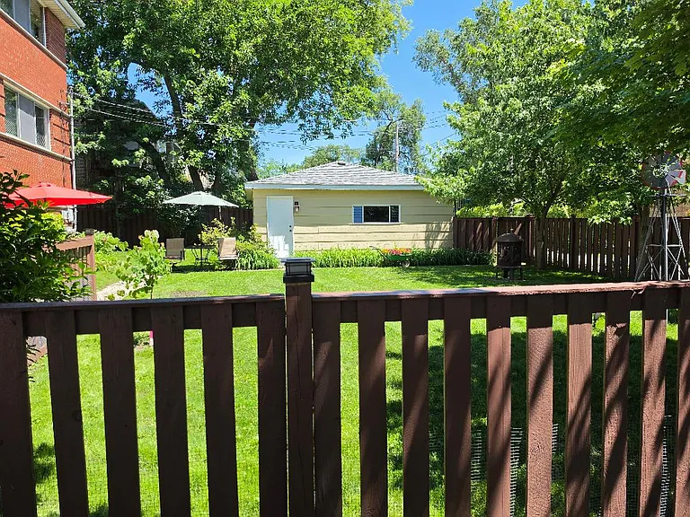 Wesley Ave — Photo 17