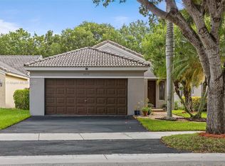 4052 Pine Ridge Ln, Weston, FL 33331