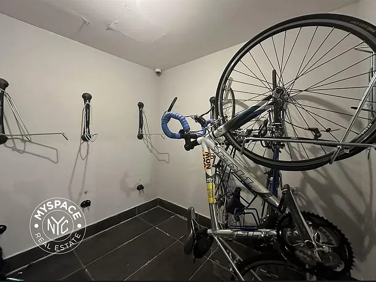 335 Fenimore St #1B — Photo 10
