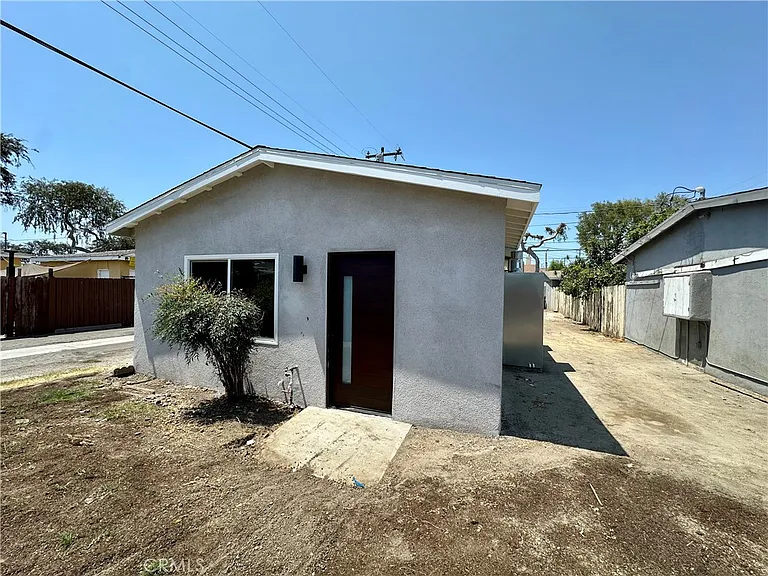 1936 W Valencia Dr #A — Photo 2