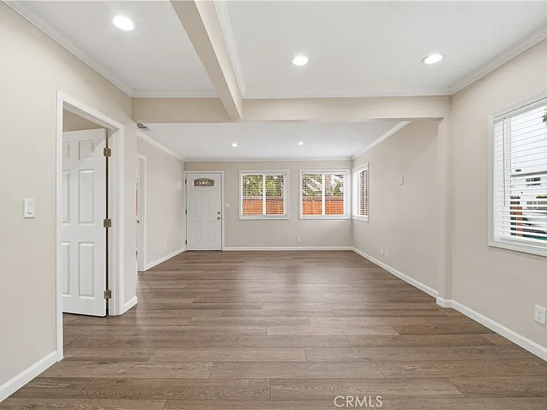 7620 Variel Ave — Photo 15