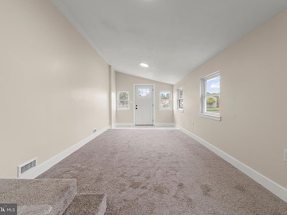 3rd image of 707 Smith Ln
