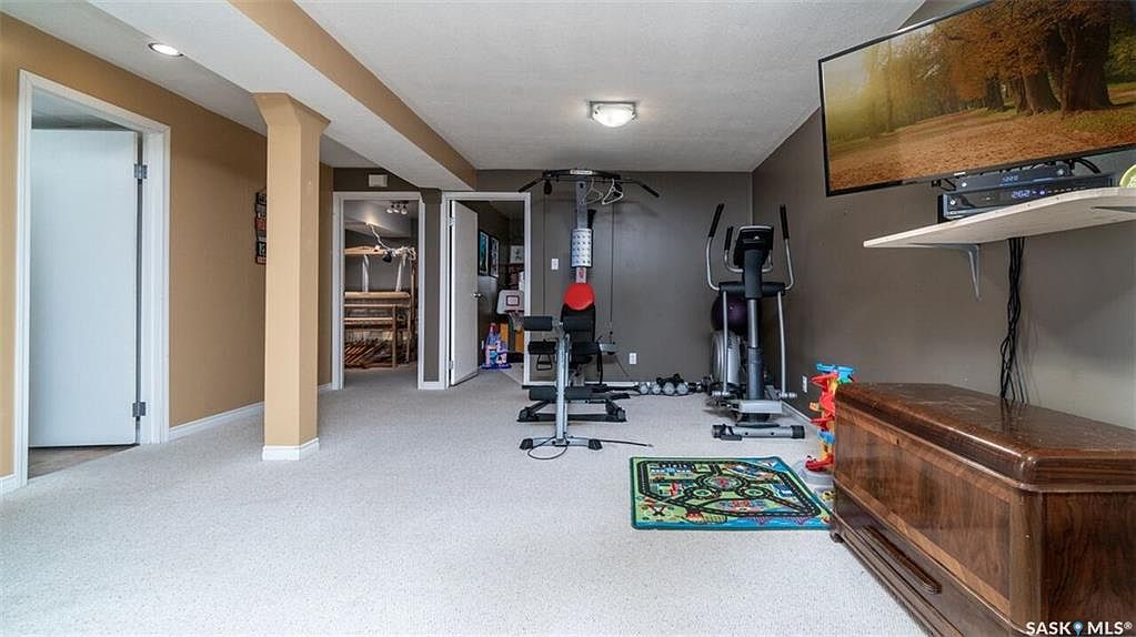 908 Holdsworth Cres, Moose Jaw, SK S6H 6V3 Zillow