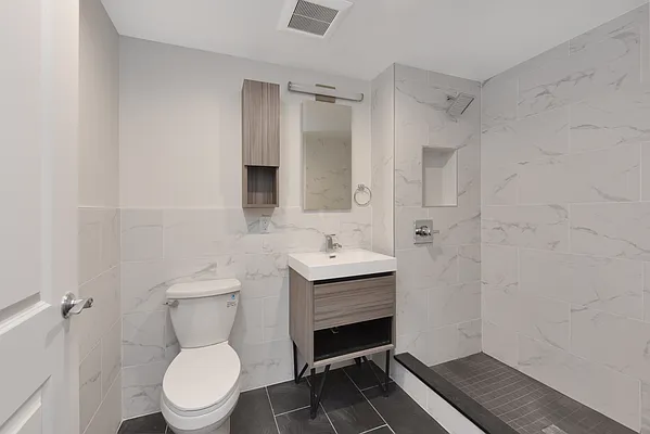 Rented by Metropolis International Realty Inc. | media 17