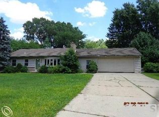 18616 Doris St, Livonia, MI 48152
