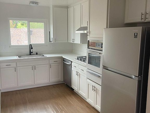 4th image of 4910 N Maywood Ave #7