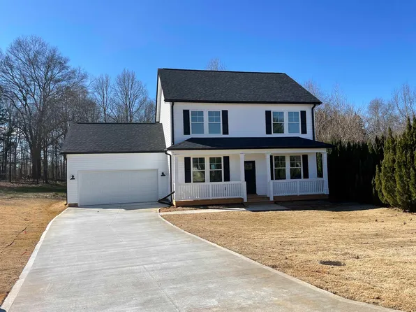 8 Forest Glenn Ct, Pelzer, SC 29669