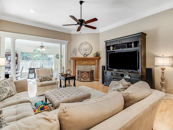 5th image of 111 Bridgeway Dr
