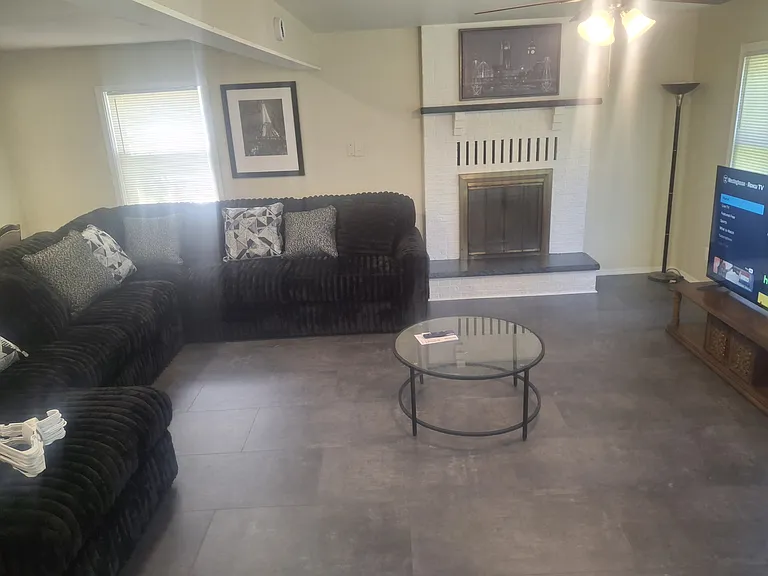 1495 Beach Ave — Photo 5