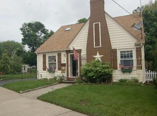 94 Robinson Ave, Pawtucket, RI 02861