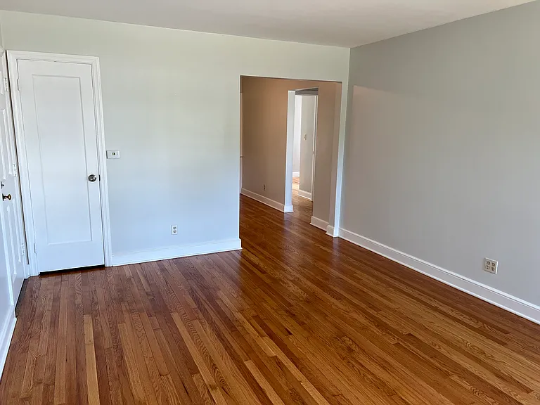 101 Eileen St #4 — Photo 1