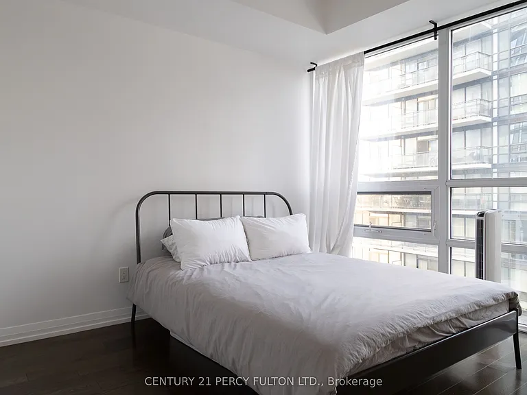 460 Adelaide St E #1611 — Photo 13
