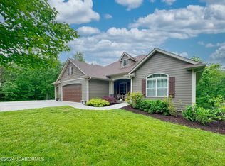 1481 E Pinnacles Rd, Sturgeon, MO 65284