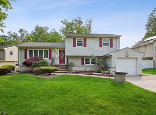 92 Vere Ter, Livingston, NJ 07039