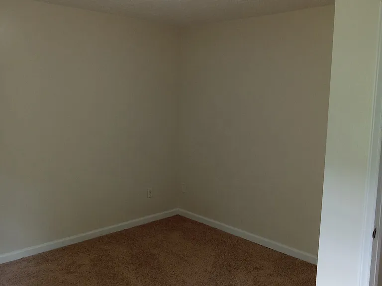 312 Kenova Ave — Photo 17