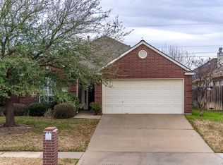 2605 Trophy Dr, Bryan, TX 77802