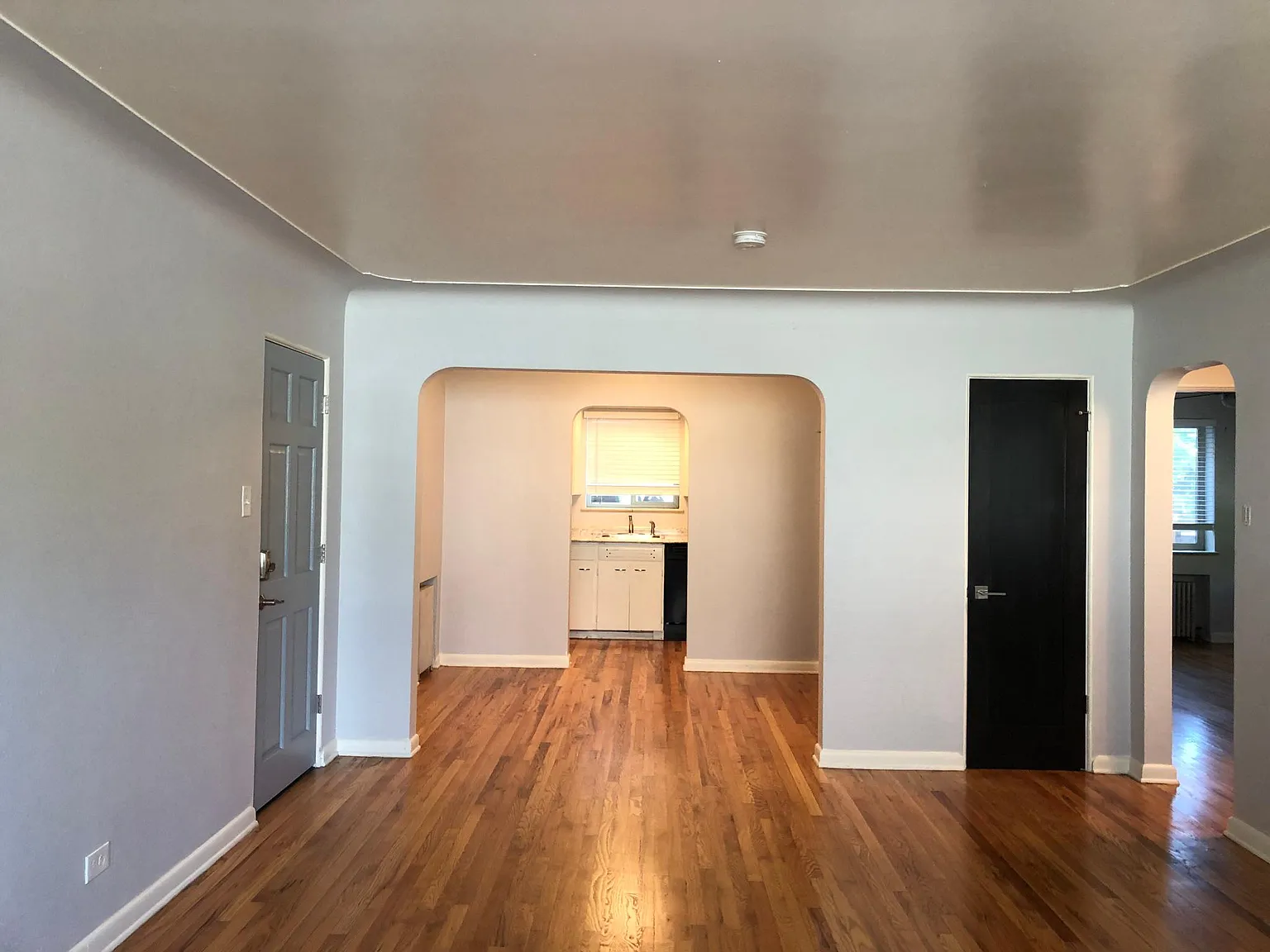 2 bed, 900 sqft, $1,600 — Photo 1