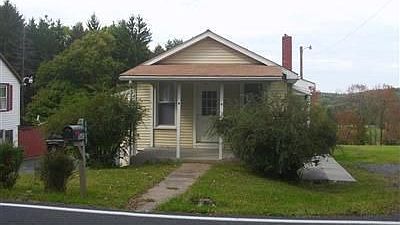 Home for Sale in Coopersburg, Pennsylvania $164,900