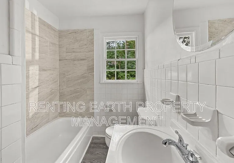 2537 3rd St NE — Photo 6