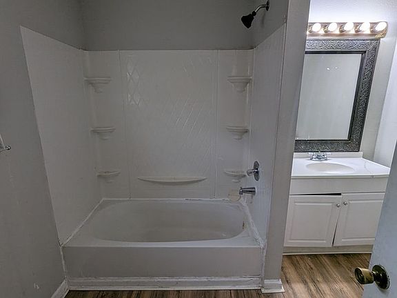 5th image of 1709 S Evergreen Ave