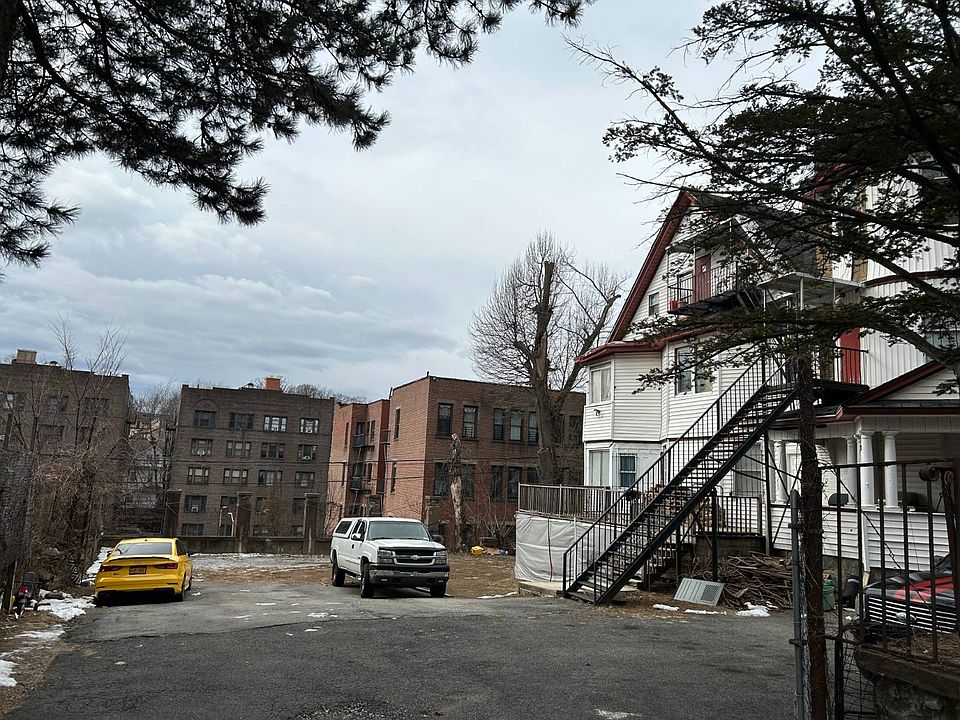 Building Photo 3