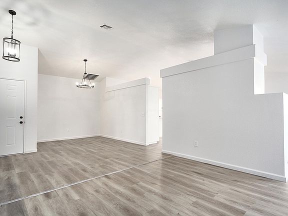 5th image of 13277 Claremont Ave