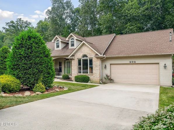 202 Lakeview Dr, Fairfield Glade, TN 38558