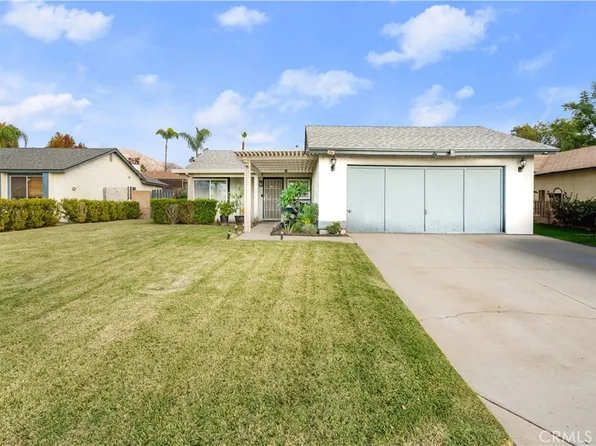 1729 Olive St, Highland, CA 92346