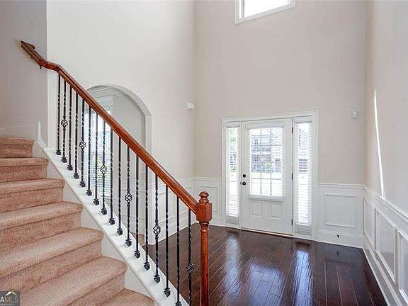 4th image of 91 Ashbury Cir