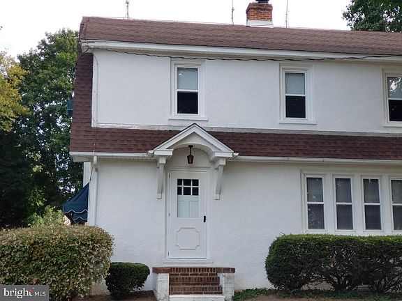 2nd image of 1207 W Newport Pike