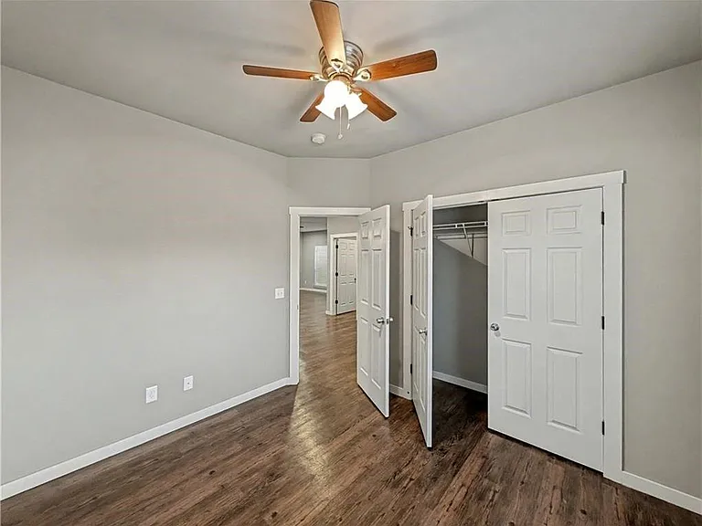 862 Oakwood Ln — Photo 15
