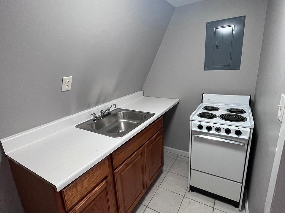 1st image of 526 Sanford Ave #3