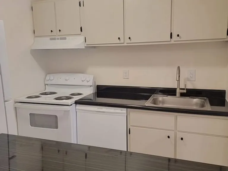 University Park Apartments near Cornell University — Photo 473