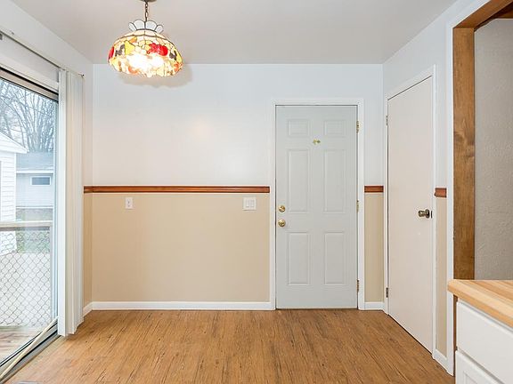3rd image of 5650 Deerfield St