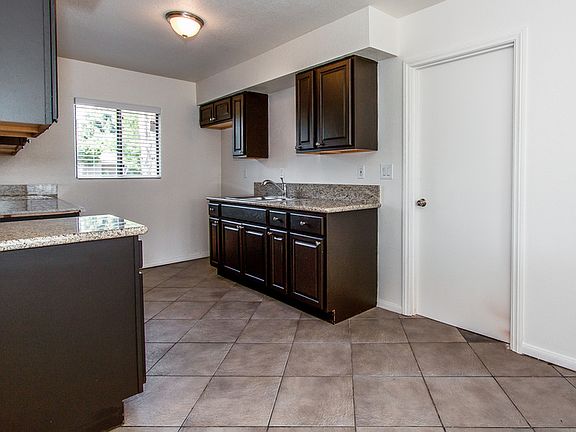 5th image of 599 W Pomona Ave