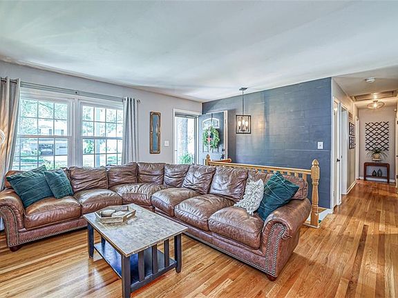 5th image of 10517 W 89th St