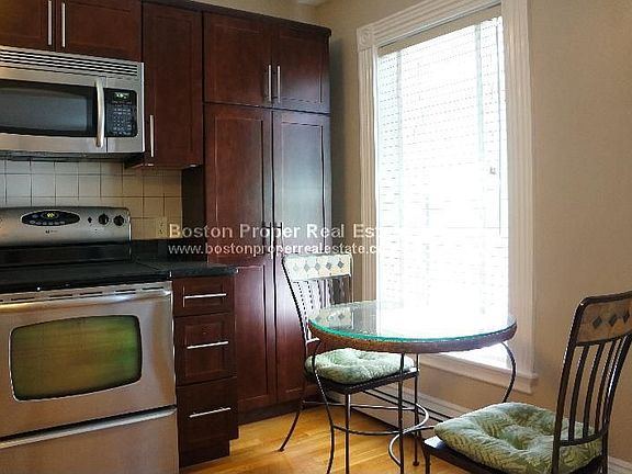 5th image of 218 Newbury St #4R*