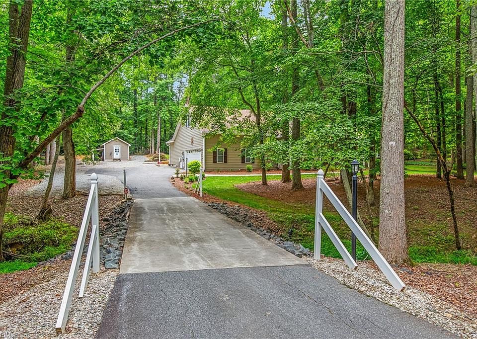 1st image of 1239 Blackberry Ridge Rd