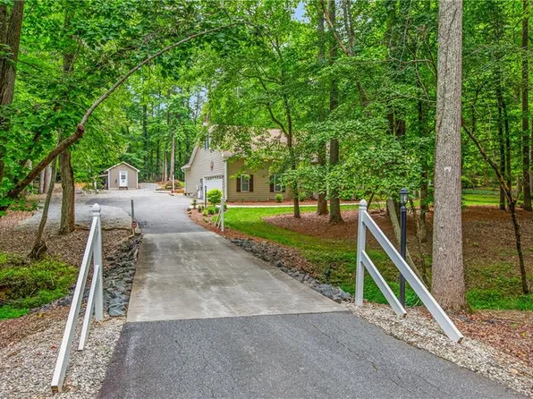 1239 Blackberry Ridge Rd, High Point, NC 27265