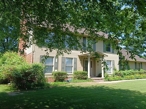 3rd image of 27 Oak Tree Cir