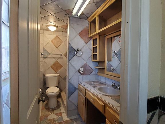 4th image of 223 Mecca Dr